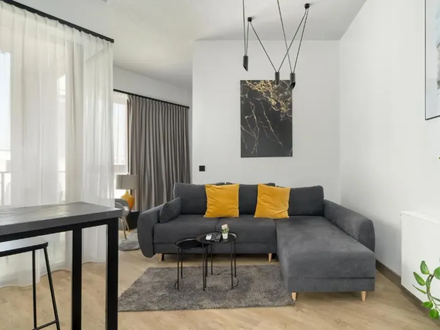 Rodzinne Studio dla 5 osób Poznań Klimatyzacja by Noclegi Renters, photo 1 of 10