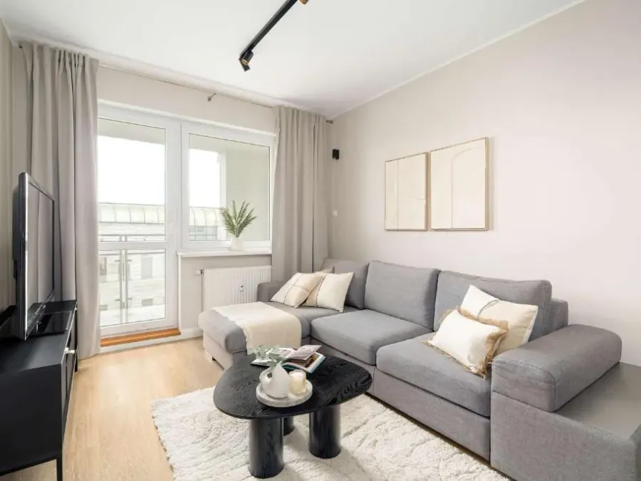 Comfortable Apartment with Parking in Poznań by Noclegi Renters, photo 1 of 10