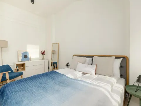 Minimalist Bright Apartment Kopernika near Old Town in Poznań by Noclegi Renters, photo 2 of 10