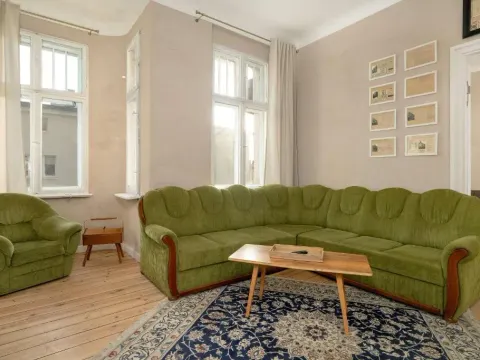 Spacious and Bright Apartment with Balcony near MTP by Noclegi Renters, photo 9 of 10