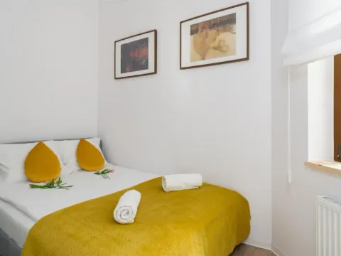 Apartment Kamienica Chełmońskiego 10 przy MTP by Noclegi Renters, photo 3 of 10