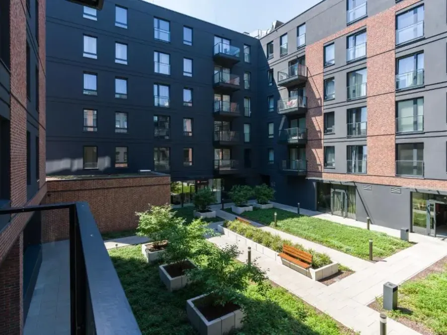 Maison Avenue 88 & Parking, photo 1 of 10