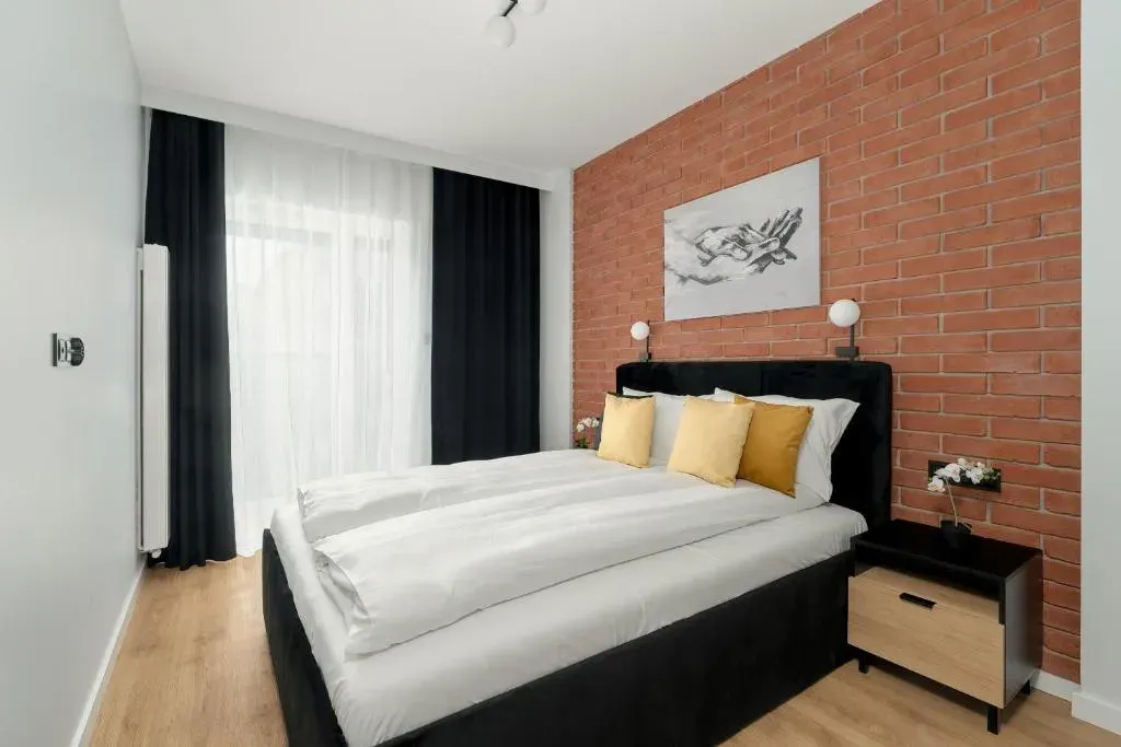 Nowoczesny Apartament z Parkingiem w sasiedztwie Starego ZOO by Noclegi Renters, photo 1 of 10