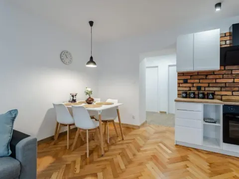 Wawrzyniaka Very Berry Modern Apartment for 6 Guests Near Old Zoo Poznań by Noclegi Renters, photo 9 of 10