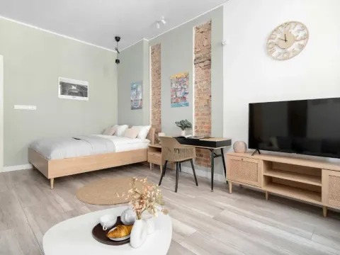 Modern Pet-Friendly Apartment with Desk in Old Town by Noclegi Renters, photo 8 of 10
