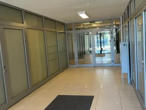 Garbary 100 White Apartment, free parking, self check-in 24h, air-conditioning, photo 4 of 10