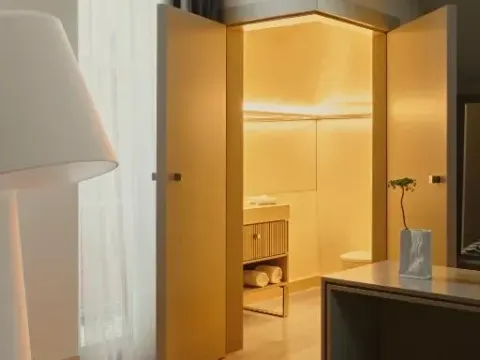 Hotel Blow Up Hall, photo 3 of 10