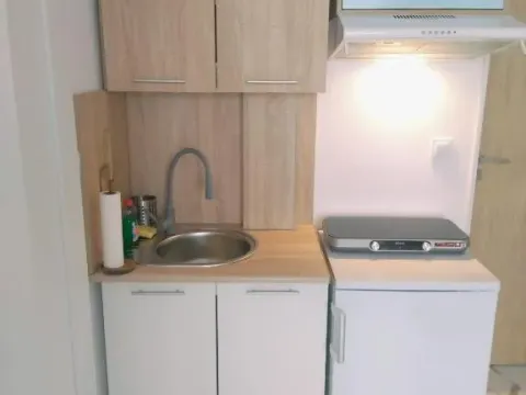 ewa apartment, photo 9 of 10