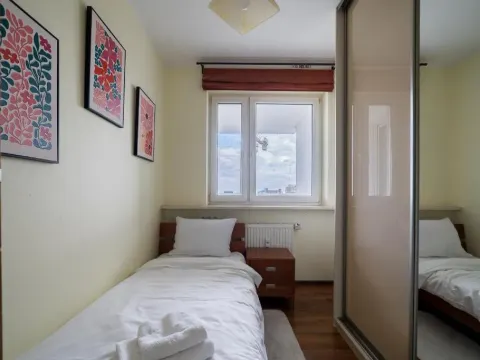 Piątkowska Comfort Apartment by BookingHost, photo 7 of 10