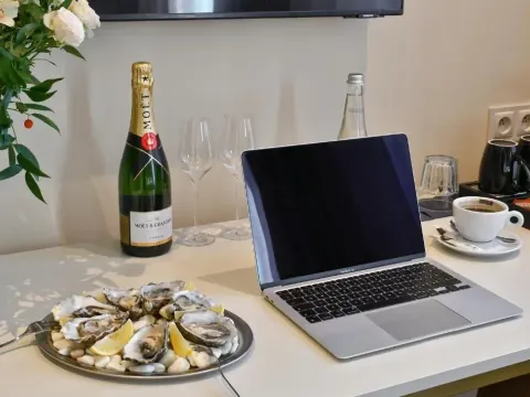 Oysters & Bubbles Gastro Rooms Rynek Square, photo 4 of 10