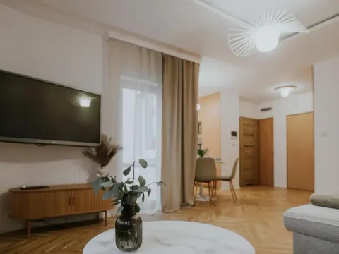 Apartament Dwupoziomowy Butikowy Żmigrodzka, free parking, self check-in, photo 4 of 10