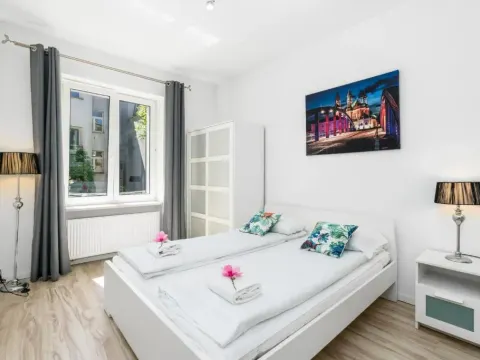Modern One Bedroom Apartment in Poznań by Noclegi Renters, photo 2 of 10