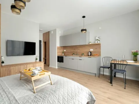 Nowoczesne Studio Very Berry w Poznaniu z Parkingiem by Noclegi Renters, photo 8 of 10