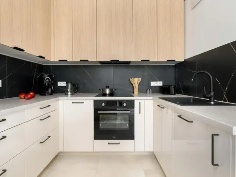 Jasny Apartament z Parkingiem i Balkonem by Noclegi Renters, photo 3 of 10