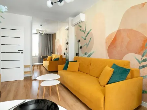 Yellow Apartment in Poznań with Air Conditioning and Desk for Remote Work by Noclegi Renters, photo 4 of 10