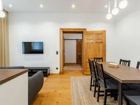 Two Bedroom Very Berry Apartment in Poznań with Desk by Noclegi Renters, photo 7 of 10