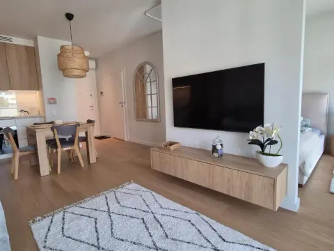 Luxurious Cinnamon Apartment, self check-in 24h, free parking, air-conditioning, photo 9 of 10