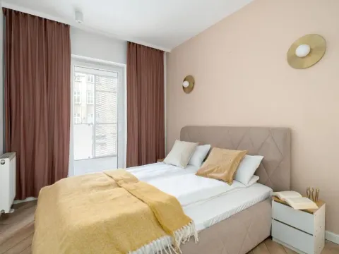 Spacious Two Bedroom Apartment with Underground Parking by Noclegi Renters, photo 3 of 10