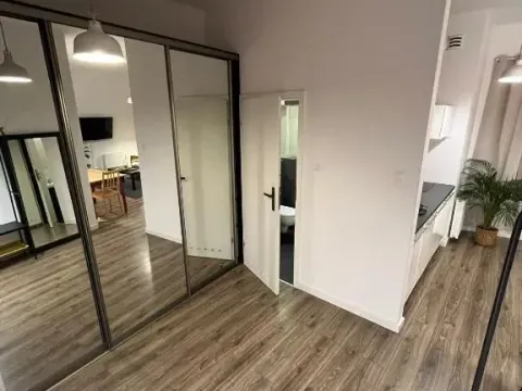 Windows to the City Stylish Apartment, photo 7 of 10