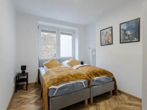 Wawrzyniaka Very Berry Modern Apartment for 6 Guests Near Old Zoo Poznań by Noclegi Renters, photo 2 of 10