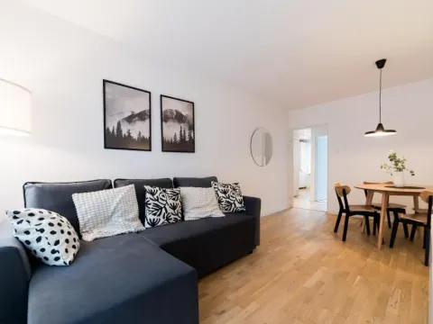Kosmonautów Comfort Apartment by BookingHost, photo 4 of 10
