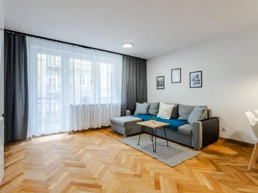 Wawrzyniaka Very Berry Modern Apartment for 6 Guests Near Old Zoo Poznań by Noclegi Renters, photo 1 of 10