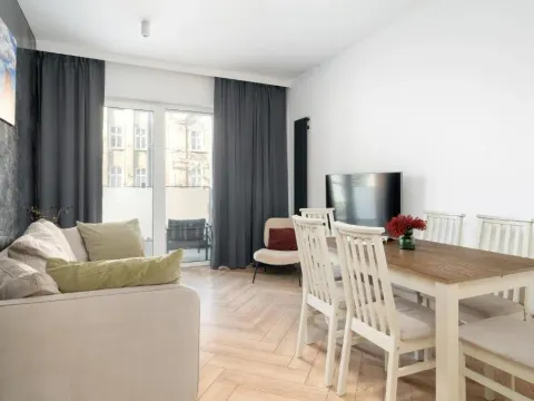 Spacious Two Bedroom Apartment with Underground Parking by Noclegi Renters, photo 8 of 10