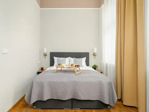 Jasne Studia Very Berry w Centrum Poznania by Noclegi Renters, photo 5 of 10