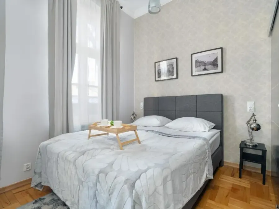 Przytulne Studia Very Berry w Poznaniu Blisko Parku by Noclegi Renters, photo 1 of 10