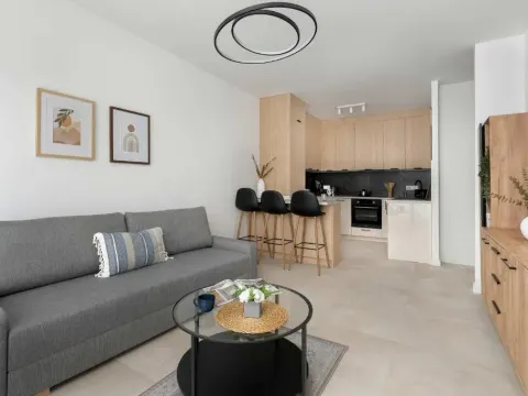 Jasny Apartament z Parkingiem i Balkonem by Noclegi Renters, photo 2 of 10