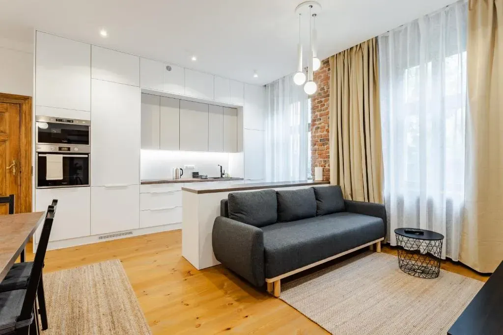 Two Bedroom Very Berry Apartment in Poznań with Desk by Noclegi Renters, photo 1 of 10
