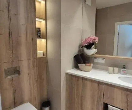 Luxurious Cinnamon Apartment, self check-in 24h, free parking, air-conditioning, photo 3 of 10
