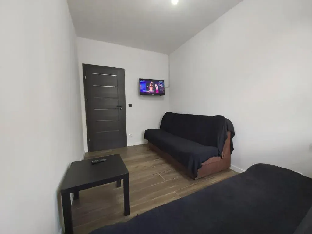 1140 Włościańska 5 - Tanie Pokoje w Apartamencie - samodzielne zameldowanie - self check in, photo 1 of 10