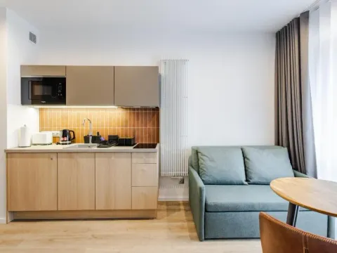 Stylowe Studio Very Berry w Poznaniu z Parkingiem i Balkonem by Noclegi Renters, photo 4 of 10