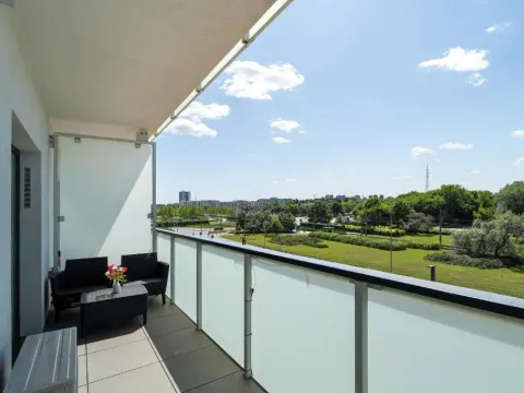 Colorful Apartment Rataje Poznań with Parking and Air Conditioning by Noclegi Renters, photo 3 of 10
