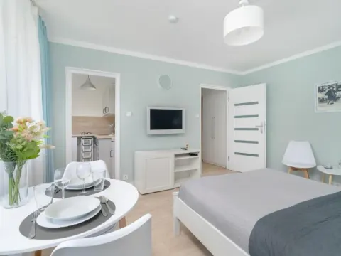 Bukowska Elegancki Apartament z 1 Sypialnią i Biurkiem by Noclegi Renters, photo 9 of 10