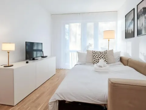 Kosmonautów Comfort Apartment by BookingHost, photo 7 of 10