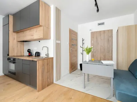 Jasny Apartament z Parkingiem w Centrum Poznania by Noclegi Renters, photo 8 of 10