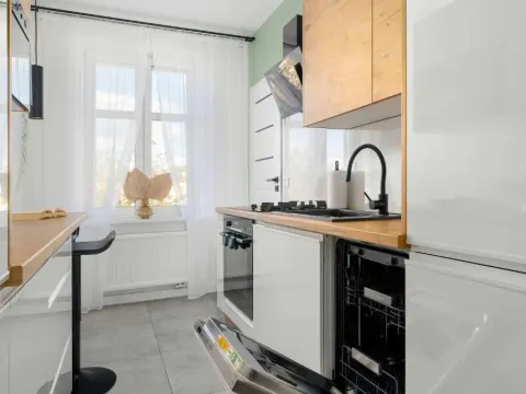 Yellow Apartment in Poznań with Air Conditioning and Desk for Remote Work by Noclegi Renters, photo 3 of 10